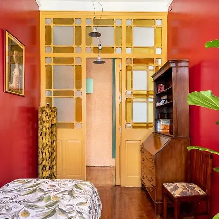 Joivy Vibrant 3-bed With Balcony Lisboa