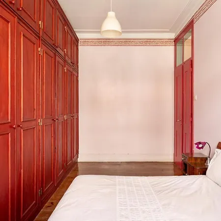 Joivy Vibrant 3-bed With Balcony Lisboa