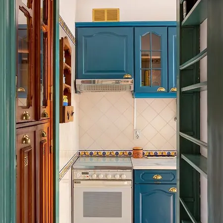 Joivy Vibrant 3-bed With Balcony Lisboa