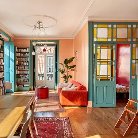 Joivy Vibrant 3-bed With Balcony * Lisbon
