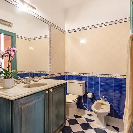 Guestready - Vibrant 3-bed W/ Balcony * Lisbon