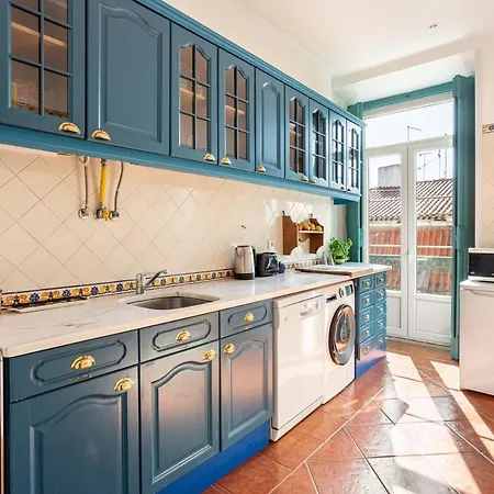 Guestready - Vibrant 3-bed W/ Balcony Apartment *